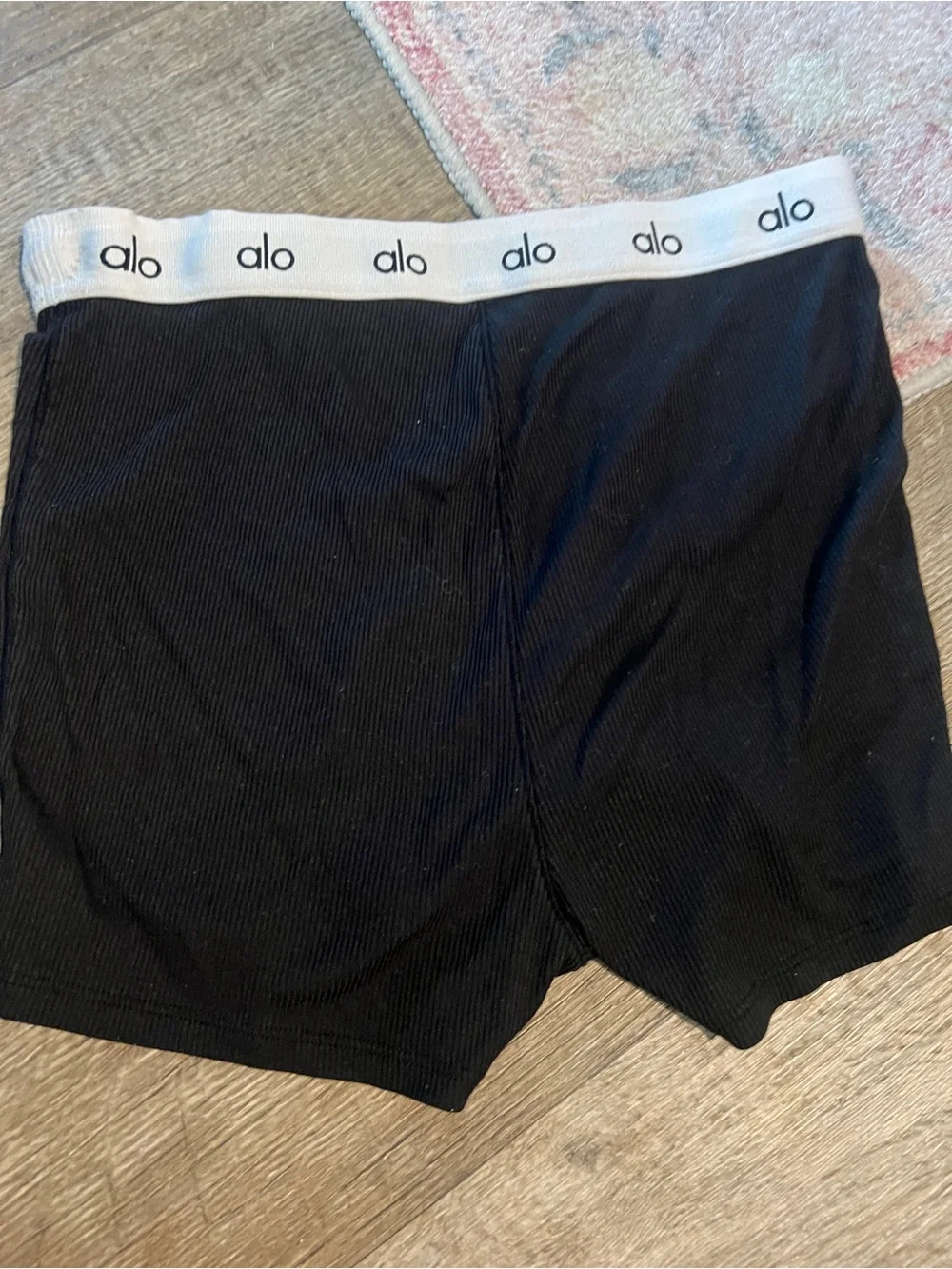 ALO Yoga sleek black